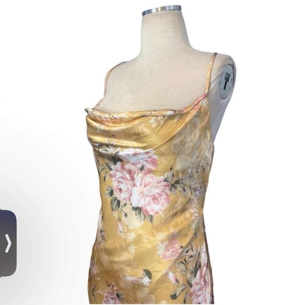 NWT ASTR the Label Gaia Dress in Mustard
Floral Large Satin Silk Formal Wedding - Picture 8 of 12